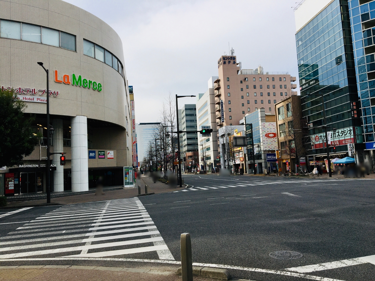 「高崎だるま市」が開催されるJR高崎駅西口駅前通り