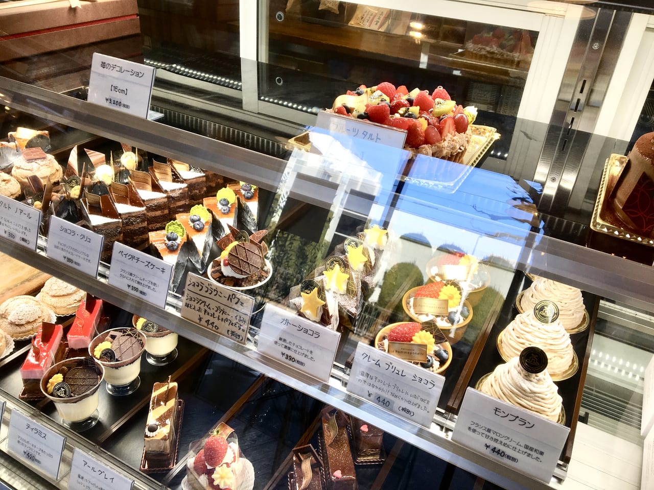 高崎市 イチゴが艶々で美しい ル ポンポネット でショートケーキとタルトを購入してみました 号外net 高崎市