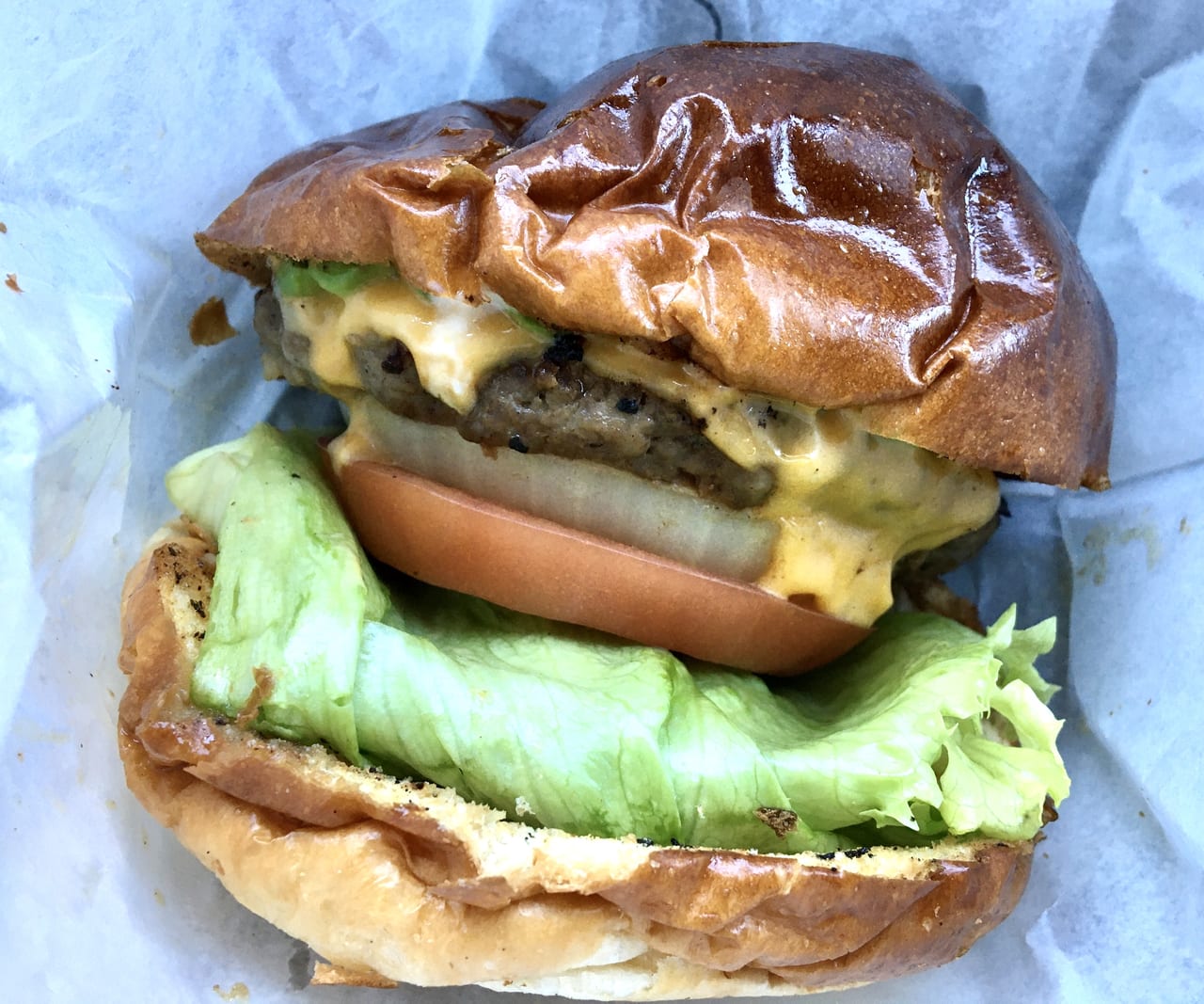 「The Good Bear Burger」のアボカドチーズバーガー