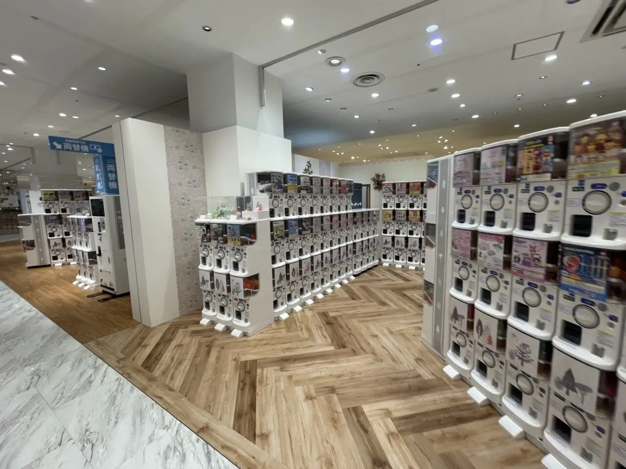 ガチャガチャの森_OPA_外観0401