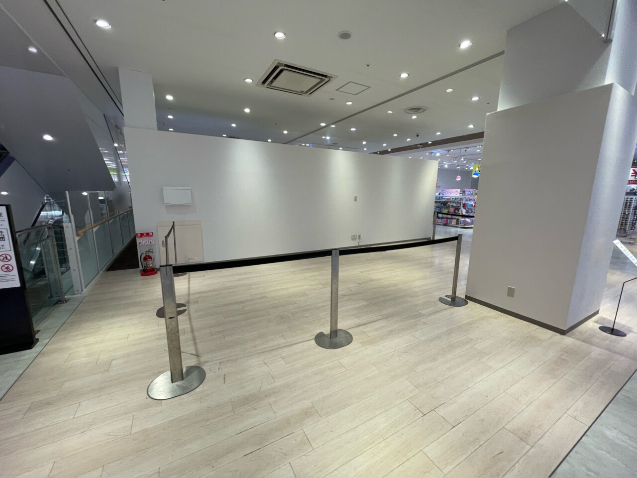 Docomo_OPAサテライト_外観01